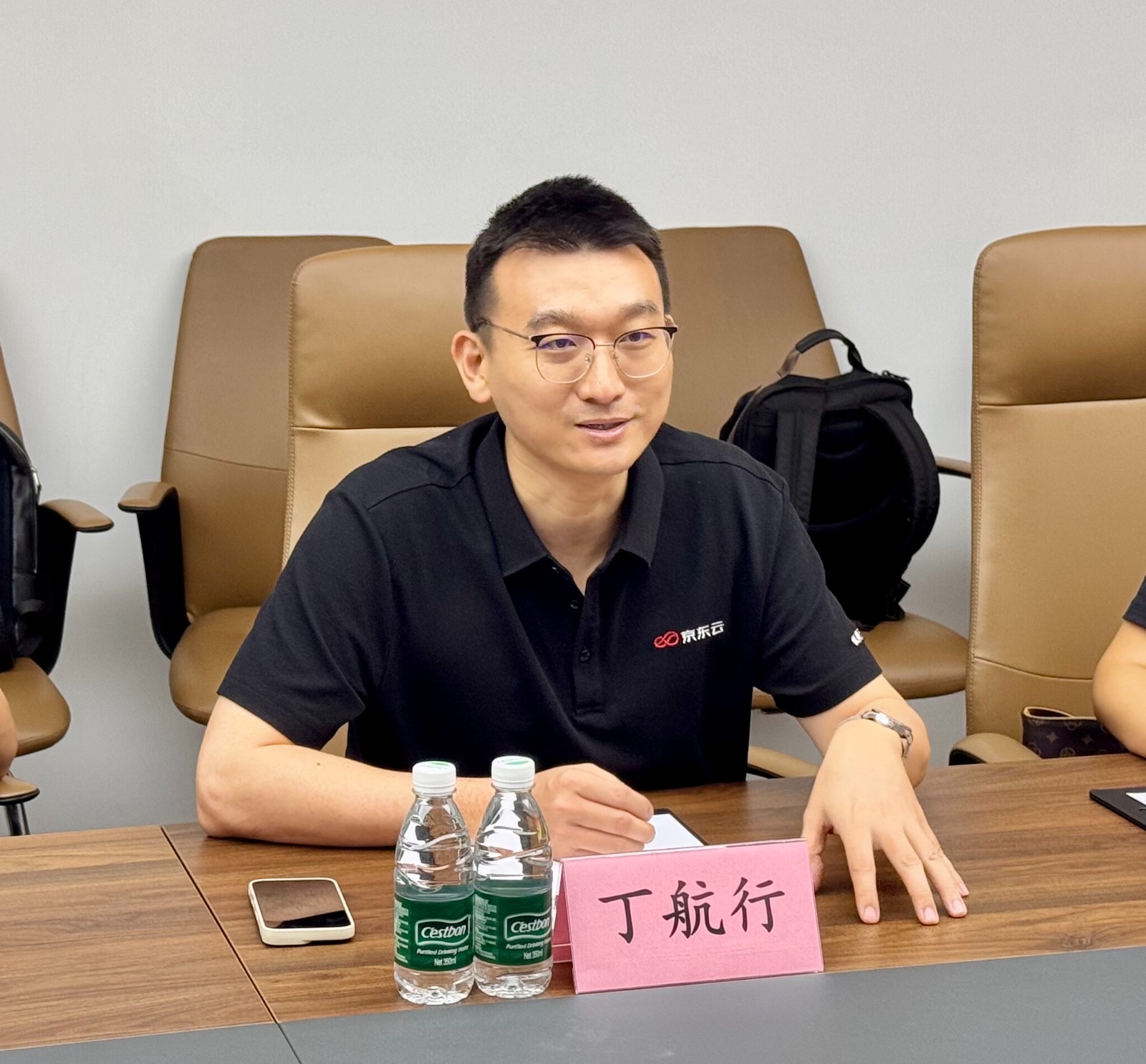 丁航行.jpg